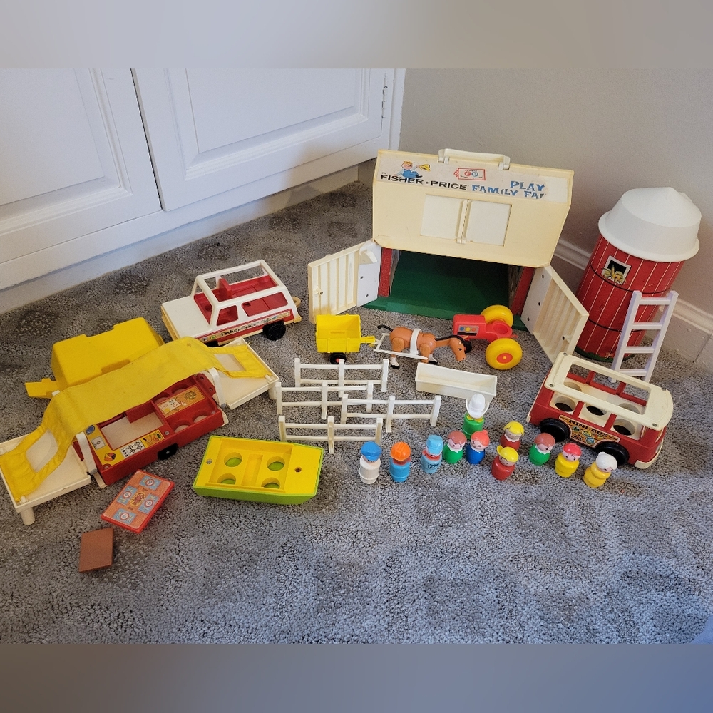 VINTAGE Fisher-Price Little People Farm/camper Bus Playset